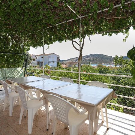 Holiday Home Marcelo-With Terrace Vinišće Exteriér fotografie
